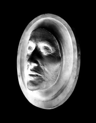Deanna Bowen, Charles Marega, Death Mask of E. Pauline Johnson, 1913, 2020. Avec l’autorisation de l’artiste et de MKG127. (Groupe CNW/Scotiabank)