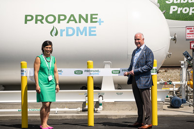 L to R - Rebecca Boudreaux, Ph.D., President and Chief Executive Officer of Oberon Fuels and Michael Stivala, President and CEO of Suburban Propane take part in a ribbon cutting ceremony in celebration of the commercial launch of Propane+rDME, a revolutionary low-carbon energy product.