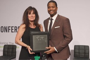 Fintech CEO Presented with Industry Leadership Award