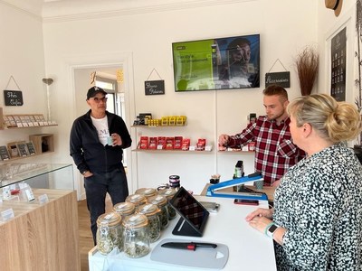 Halo Collective CEO Kiran Sidhu visits a Phytocann retail store in Greater Paris. (CNW Group/Halo Collective Inc.)