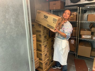 A community partner receives Ore-Ida Frozen Potatoes as part of the ongoing efforts of Americold, Kraft Heinz and Feed the Children to reach struggling families across the U.S.