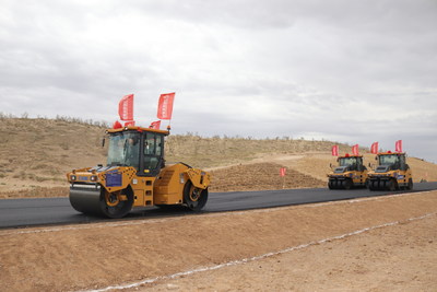 XCMG Unmanned Driving Road Machines Work at Construction Site ofXinjiang’s first desert expressway S21 Awu Expressway.