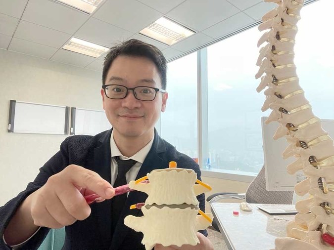 World Ankylosing Spondylosis Day 2022: Advice from CDAHK Chiropractors - Vimarsana News