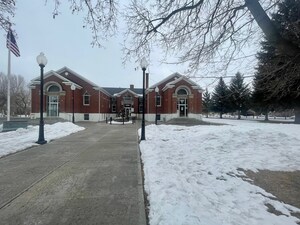 HAMLET HOMES SURPRISES THE CITY OF IONA, IDAHO WITH A $50,000 REMODEL TO THE ENTRANCE OF CITY HALL