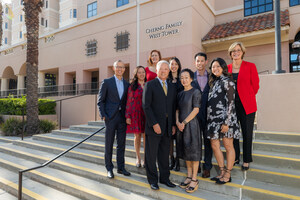 Andrew and Peggy Cherng make $25 million gift to Huntington Hospital