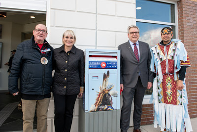 From left to right: Terry Paul, Chief and CEO of Membertou, Cheryl Hodder, Chief Sustainability and Legal Officer at Canada Post, Doug Ettinger, President and CEO of Canada Post, and David Meuse, Membertou Cultural Ambassador at the official opening of the Membertou Community Hub. (CNW Group/Canada Post)