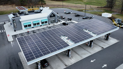 The microgrid will offer on-site generated power to Alltown Fresh Ayer by integrating solar panels on the canopy, a battery storage unit, and a portable generator connection, all designed, built, operated, and financed by Enel X. To support EV drivers, Enel X installed a universally compatible JuicePump 50kW, which can charge vehicles up to 80% battery capacity in 30 to 60 minutes.