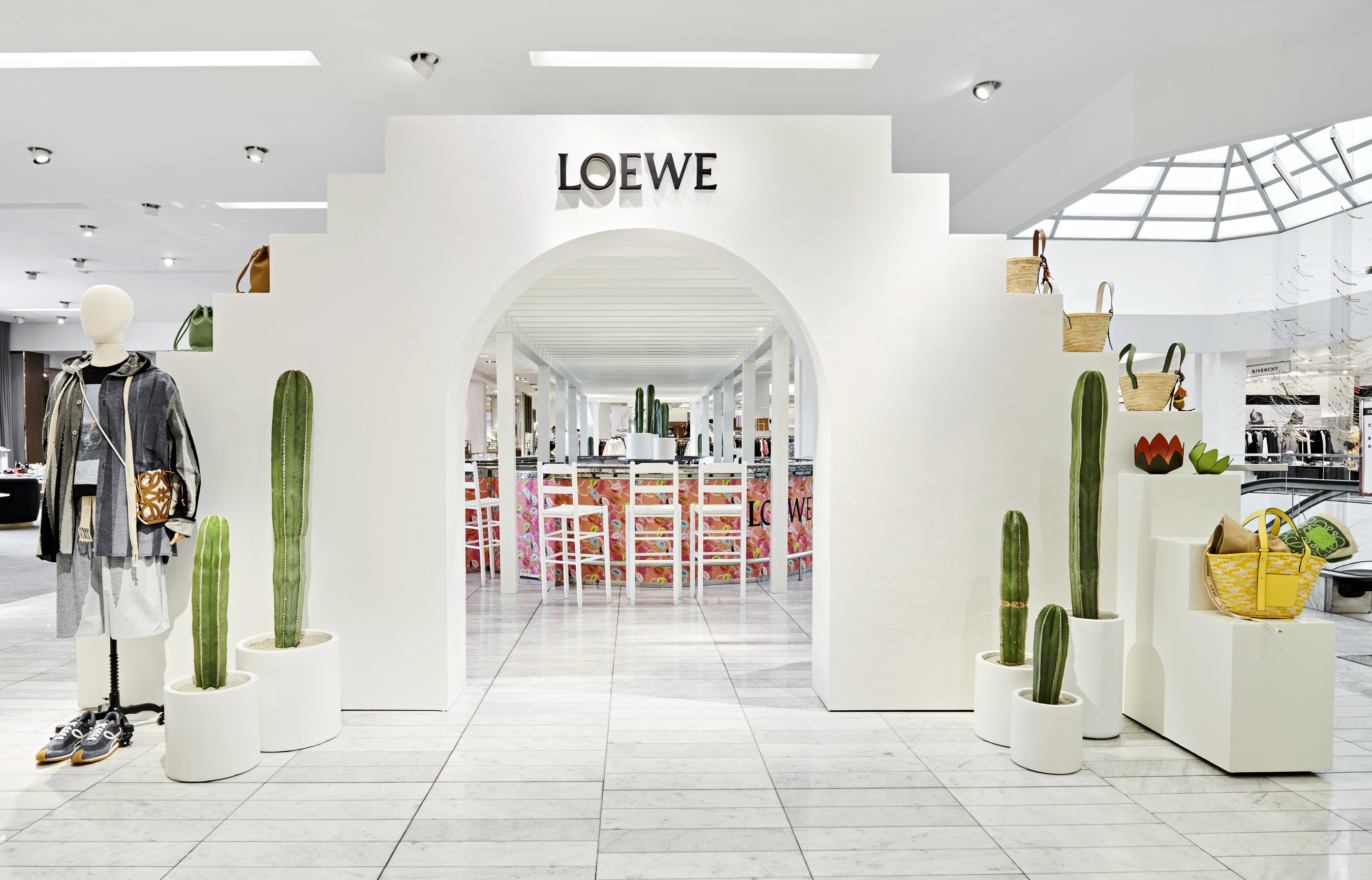 Loewe Paula's Ibiza Pops Up at Neiman Marcus Beverly Hills – WWD