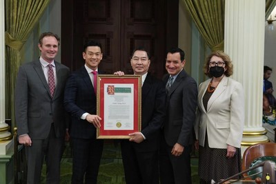 Dr. Charles Huang (center) receiving the Excellence in Business award on the Assembly floor. (PRNewsfoto/Pasaca Capital, Inc.)
