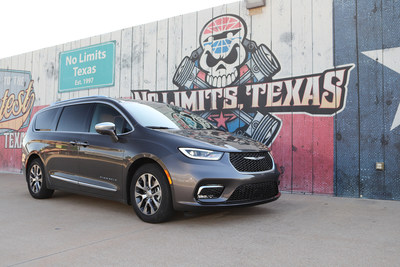 The 2022 Chrysler Pacifica Hybrid claimed multiple victories at the Texas Automotive Writers Association (TAWA) Auto Roundup, held April 25-26 at Texas Motor Speedway in Fort Worth, earning prestigious Family Vehicle of Texas honors for the sixth consecutive year, as well winning the Green Vehicle of Texas award. (Photo credit: Peter Yu)