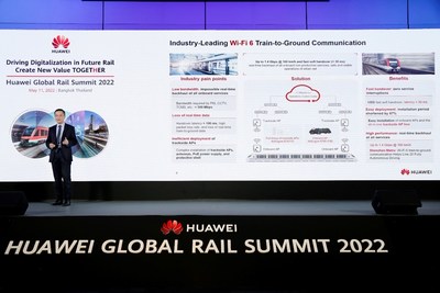 Xiang Xi, Vice President of Huawei's Global Transportation Business Unit, delivers a keynote speech