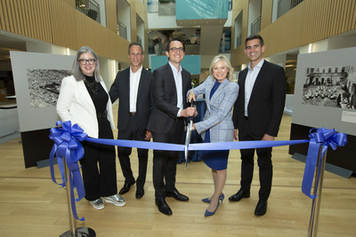 Pictured L to R: Brigitte Nolet, Incoming President & CEO Roche Pharma Canada, Jade Dagher, Cluster Head, Northwestern Europe & Canada, Roche Diabetes Care, Dr. Jörg Duschmalé, Roche family representative & member of the Board of Directors, Mississauga Mayor Bonnie Crombie, Andrew Plank, General Manager, Roche Diagnostics Canada. (CNW Group/Roche Canada)