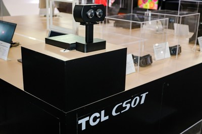 1764 PPI Real RGB LCD-VR panel (PRNewsfoto/TCL CSOT)