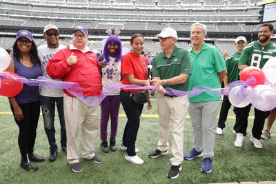 Kicking off the Lupus Research Alliance 2022 'NJ Walk with Us to Cure Lupus' May 14.  Pictured left to right: LRA Board member and broadcast journalist Brenda Blackmon; LRA Board member Bishop Rudy Carlton; LRA President/CEO Kenneth M. Farber; lupus advocate Judith Mills; EVP, Johnson & Johnson Vanessa Broadhurst; LRA Founding Chair and NY Jets Chairman, Ambassador Robert Wood Johnson; SVP, Wells Fargo Adam Blackwood; and NY Jets tight end CJ Uzomah.