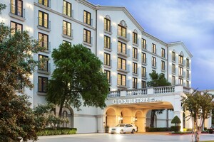 MOHR CAPITAL ACQUIRES 350-ROOM DOUBLETREE AUSTIN