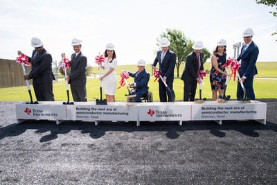 Texas Instruments Chairman, President and CEO Rich Templeton (center); Texas Governor Greg Abbott; and Sherman Mayor David Plyler, along with company leaders, participate in a groundbreaking ceremony for TI’s new 300-mm semiconductor wafer fabs in Sherman, Texas.