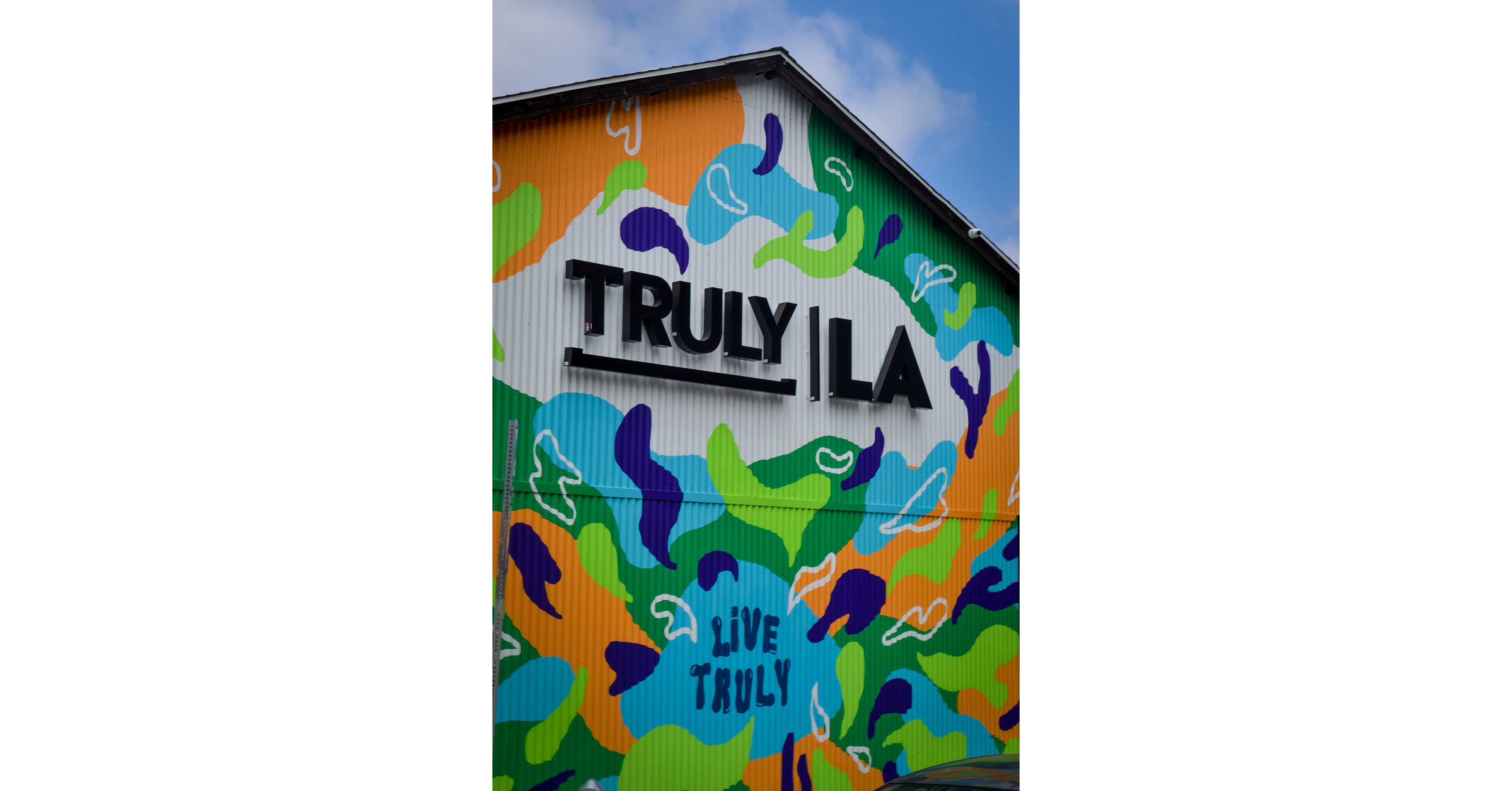 truly-hard-seltzer-opens-its-first-hard-seltzer-taproom-truly-la-in