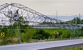 A transmission tower in eastern Ontario toppled during today's severe storm (CNW Group/Hydro One Inc.)