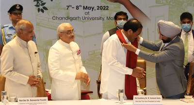 Satnam Singh Sandhu, Chancellor, Chandigarh University, honouring Vice President of India, Shri M. Venkaiah Naidu during the inauguration ceremony of International Law Conference at Chandigarh University, Gharuan