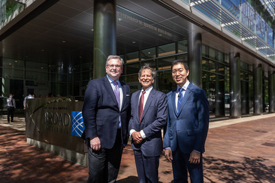 David R. Liu, (right) the Richard Merkin Professor and Director of the Merkin Institute for Transformative Technologies in Healthcare at the Broad Institute, joined Todd Golub and Dr. Merkin at the celebrations on May 18, 2022.

Photo by Erik Jacobs