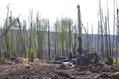 Drill turning at Waterpump Creek, May 20 2022 (CNW Group/Western Alaska Minerals Corp.)