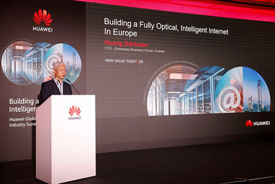 Huang Dachuan, CTO da Huawei Enterprise Business, fez um discurso na cerimônia de abertura da cúpula (PRNewsfoto/Huawei)