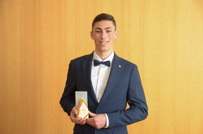 Alek Guitard, laurat de la catgorie Jeunesse - axe Entrepreneuriat, des prix Reconnaissance jeunesse du Qubec. (Groupe CNW/Cabinet du premier ministre)