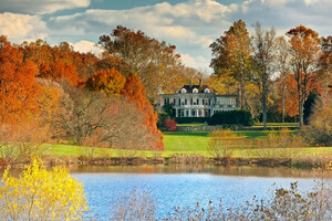 SMALL FIRM SELLS LARGE ESTATE