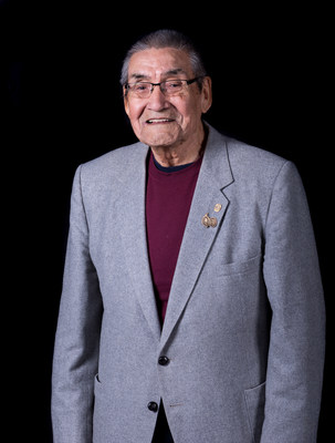 Remise d'un doctorat honoris causa - L'UQAT honore le parcours exceptionnel de Robert Kanatewat pour la défense et la promotion des droits des Premiers Peuples