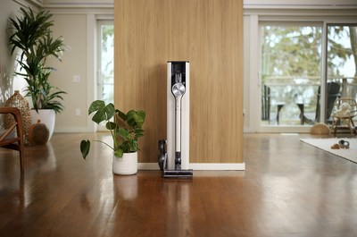 LG’s CordZero™ All in One Auto Empty Cordless Stick Vacuum is the first stick vacuum that charges, stores tools and auto-empties the dust bin in a sleek docking station.