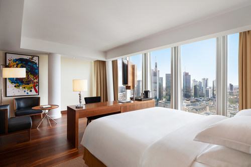 JW Marriott Hotel Frankfurt Skyline Deluxe-Schlafzimmer