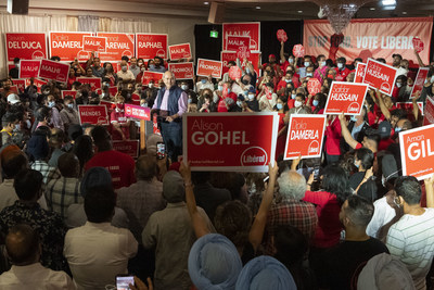 Steven Del Duca addresses a rally in Mississauga. (CNW Group/Ontario Liberal Party)