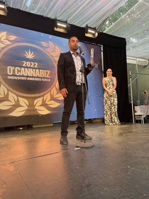 High Tide President and CEO, Raj Grover, Accepts the Cannabis Person of the Year Award at the O'Cannabiz Industry Awards Gala on June 1, 2022. (CNW Group/High Tide Inc.)