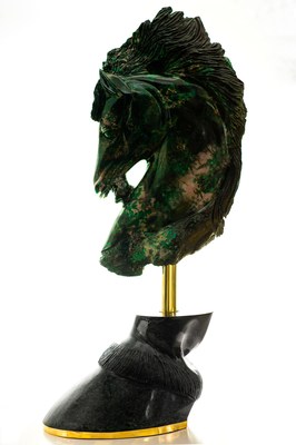O NFT mais valioso da Cardano, proporcionando a propriedade de um bem físico extremamente raro: a ZAMARAD, uma escultura equina de esmeralda de 17.420 quilates. (PRNewsfoto/The Zamarad)