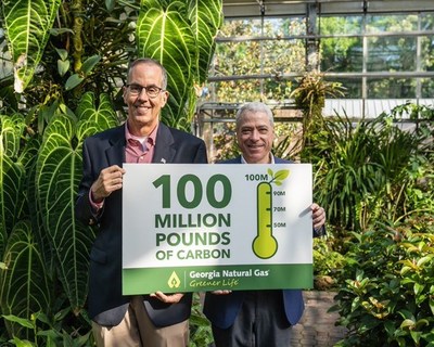 (L) Keith Gallagher, Director of Mass Markets, Georgia Natural Gas® (GNG), and (R) Arthur Fix, Chief Operating Officer of the Atlanta Botanical Garden celebrate the elimination of more than 100 million pounds of carbon emissions through GNG’s Greener Life® program.