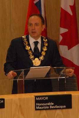 Mayor Bevilacqua at Vaughan City Hall (CNW Group/City of Vaughan)