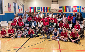 Estudiantes de Gales visitaron una escuela primaria de Queens, Nueva York, para experimentar la enseñanza explícita de la escritura