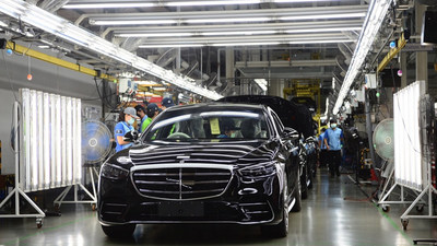 A Mercedes-Benz sedan rolls off the line at the company’s Thonburi Automotive Assembly Plant in Samut Prakan, near Bangkok, Thailand, which by the end of 2022 will be manufacturing fully electric Mercedes-EQS models — another milestone for EV production in Southeast Asia’s auto hub.