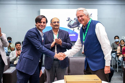 Celebrating 100,000 deliveries to Boeing: From L to R- Mr. Rishab Gupta, Mr. Ashwani Bhargava and Mr. Torbjorn (Turbo) Sjogren