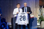 Chung Mong-won, Vorsitzender der Halla Group, in die IIHF Hall of Fame aufgenommen