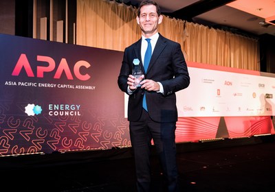 Joseph Sigelman, Chairman & CEO, AG&P Group with the award after AG&P won 2022 LNG 'APAC Company of the Year' award at the Energy Council's Annual Awards of Excellence