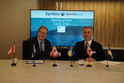 Jim Illich (left), Founder and Chairman of Symbio Infrastructure, and Yuriy Vitrenko, CEO of Naftogaz 
Ukraine, after signing their MoU on deliveries of low carbon LNG and green hydrogen to Ukraine on 
June 5, 2022 in Washington, D.C. (CNW Group/Symbio Infrastructure)