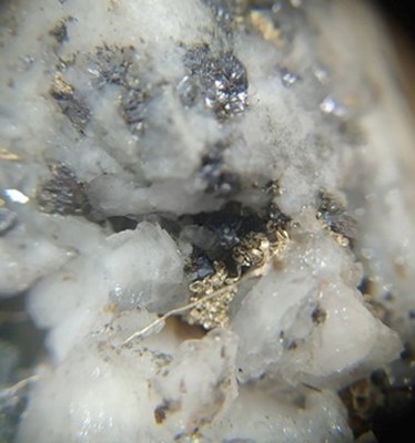 Image 1. Coarse wire electrum from DH249 (CNW Group/Outcrop Silver & Gold Corporation)