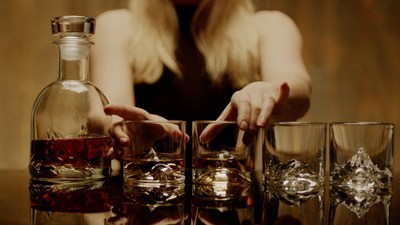 The Peaks Whiskey Glass Set live on Kickstarter