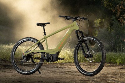 Built around the same basic architecture as Serial 1’s acclaimed /CTY bikes and using the same mid-mounted Brose S Mag motor and proprietary, super-compact battery system to optimize mass centralization and ensure optimal handling, the SWITCH/MTN is elevated with off-road specific geometry and a host of trail-worthy technology to create an exceptionally competent off-road machine.