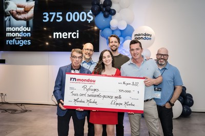 Mondou presenting a $375,000 cheque in support of Quebec shelters. In the front: Jules, Marie-France and Nicolas Legault, members of the Legault family. In the back: Pierre Leblanc, CEO of Mondou, Marc-Antoine Legault and Pierre-Franois Lyonnais, E-Commerce and Digital Strategy Director at Mondou. (CNW Group/Mondou)