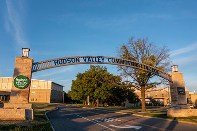 New gateway arch signage by ID Signsystems welcomes visitors to the Hudson Valley Community College campus.