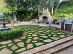 SGW Artificial Turf Creates an Elegant Backyard Entertaining Haven...