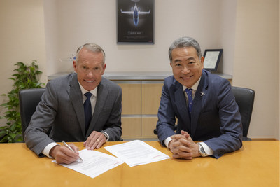 From left: 
Brad Thress, FlightSafety International President and CEO 
Hideto Yamasaki, Honda Aircraft Company President and CEO