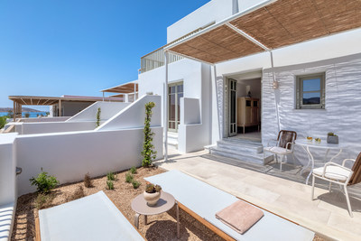 Cosme offers an intimate 40 suites, designed to reference the style and beauty of Paros.